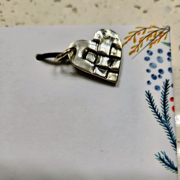 Holly Lane Heart Pendant *NEW* - Picture 2 of 5